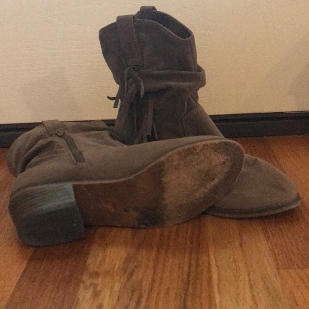 Suede fringe short boots size 7 1/2 - Picture 2 of 2